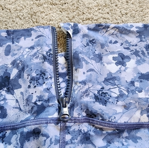 Lululemon Run With the Waves Dappled Blossom Multi Crop Leggings Women's Size 6 - Picture 5 of 9